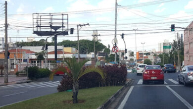 Um acidente de trânsito causou tumulto na Avenida Barão de Tatuí, deixando três pessoas feridas.