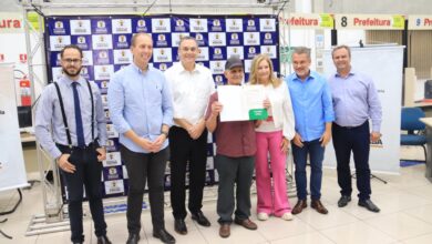 Prefeitura de Sorocaba e Governo do Estado entregaram 63 títulos de propriedade a moradores do Parque das Laranjeiras