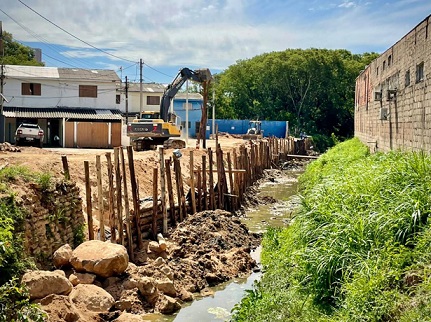 Saae/Sorocaba realizou manutenção do córrego no bairro Barcelona