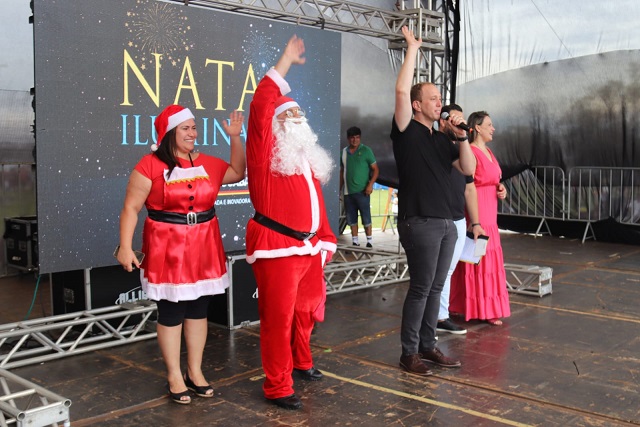“Grande Festa de Natal” reúne mais de 50 mil pessoas no Paço Municipal, considerada a maior já realizada