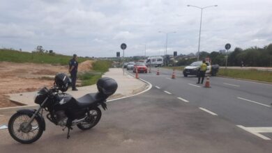 Blitze de controle de ruído de motocicletas são realizadas no Parque Esmeralda e na Vila Elza