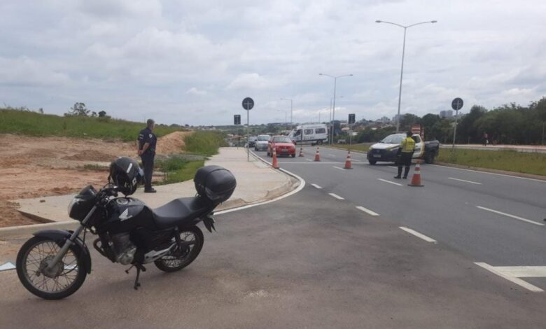 Blitze de controle de ruído de motocicletas são realizadas no Parque Esmeralda e na Vila Elza