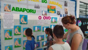 Escola da rede municipal realiza Feira Cultural com exposição de trabalhos dos alunos voltados a temas sociais