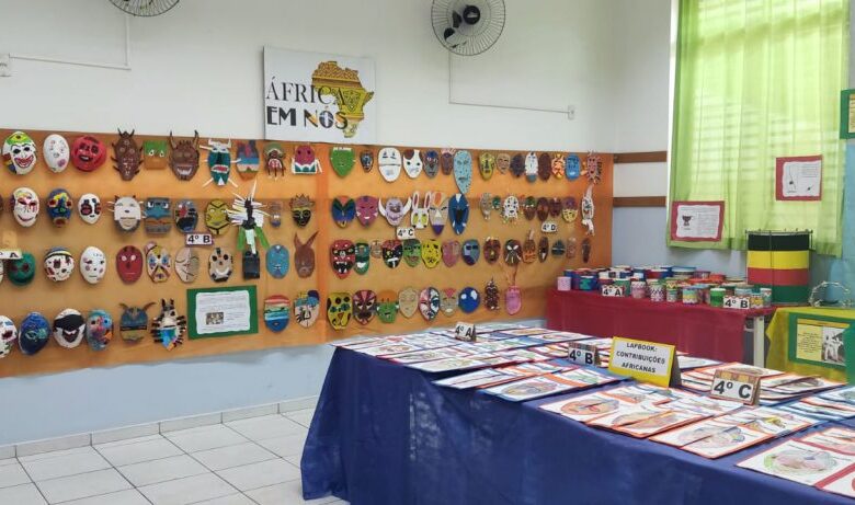 Teatro com temática da cultura africana é destaque entre as atividades alusivas ao Mês da Consciência Negra nas escolas municipais