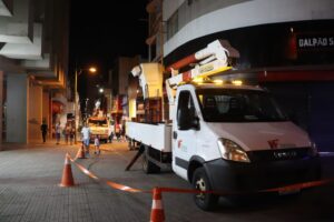 Ruas do Centro de Sorocaba têm iluminação pública modernizada com lâmpadas de LED