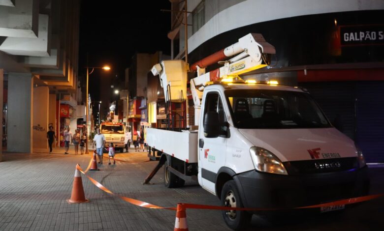 Ruas do Centro de Sorocaba têm iluminação pública modernizada com lâmpadas de LED