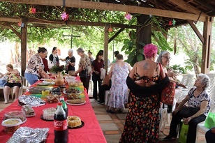 Confraternização de bordadeiras marca reabertura da cozinha caipira da Biblioteca Infantil de Sorocaba, após receber melhorias