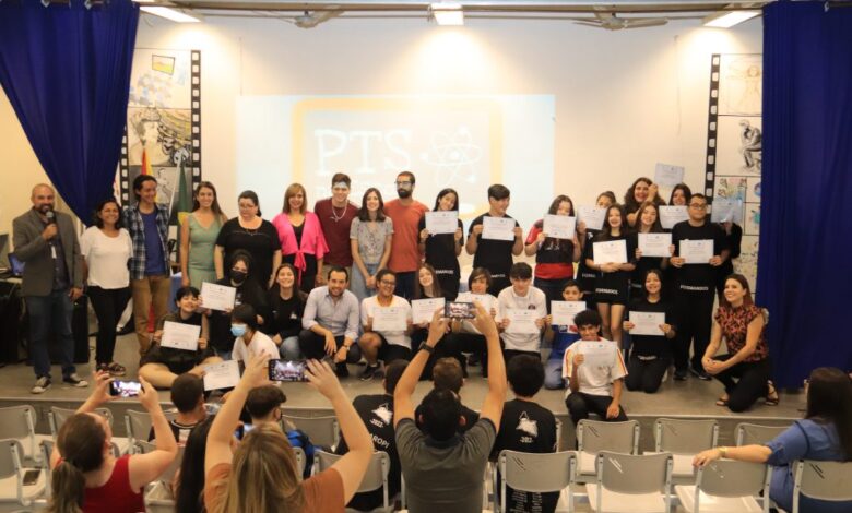 Prefeitura entrega certificados de conclusão do curso de Robótica do programa “PTS na Escola”