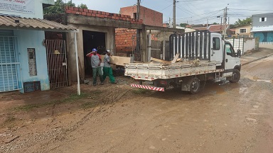Defesa Civil e equipes da Prefeitura concentram ações de auxílio frente às chuvas na região do Jd. Itapemirim
