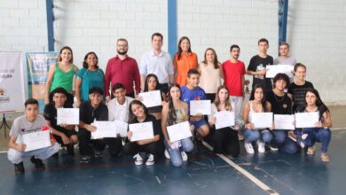 Prefeitura entrega novos certificados de conclusão do curso de Robótica do programa “PTS na Escola”