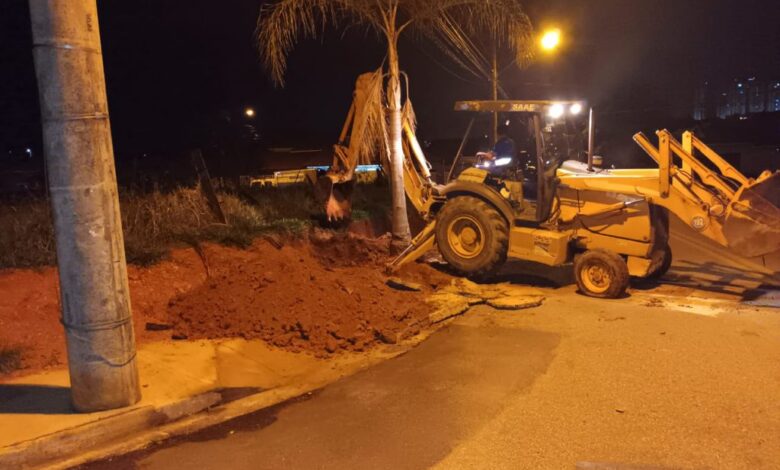 Saae/Sorocaba restabelece rede de água afetada pela chuva no bairro Wanel Ville IV