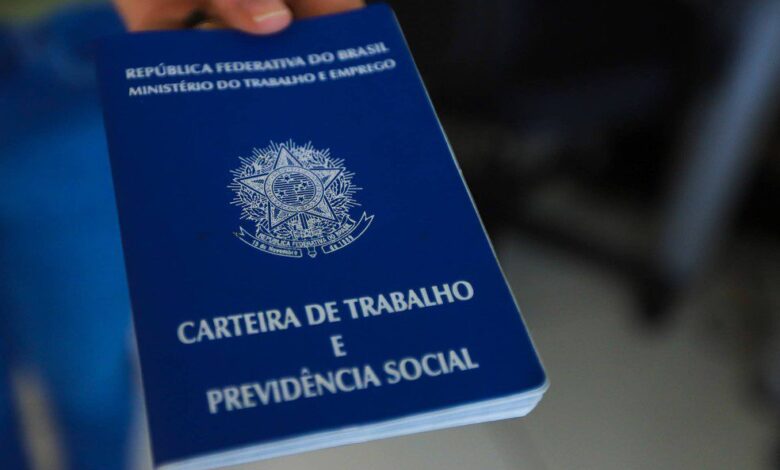O Mutirão de Empregos visa ajudar as pessoas a se recolocarem no mercado de trabalho.