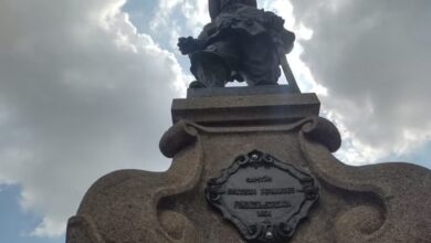 Placa de resina será colocada no monumento do fundador de Sorocaba após furto