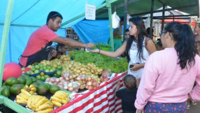 Feirantes e ambulantes recebem o Termo de Permissão em Sorocaba