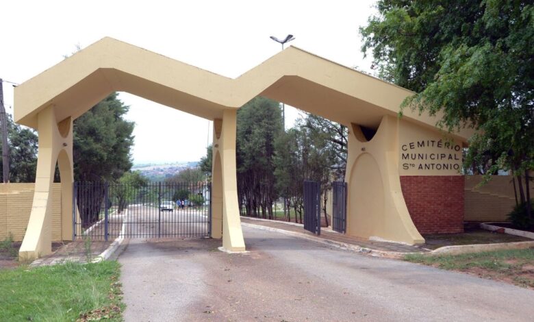 Enterro pela família e greve dos coveiros nos cemitérios de Sorocaba obriga Prefeitura a fazer contratações emergenciais