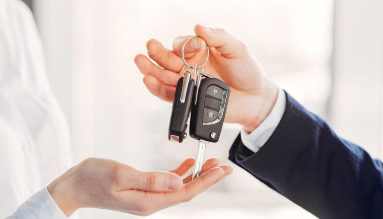 Saiba como ter descontos e isenções na compra de carros para idosos e PcDs pelo BPC