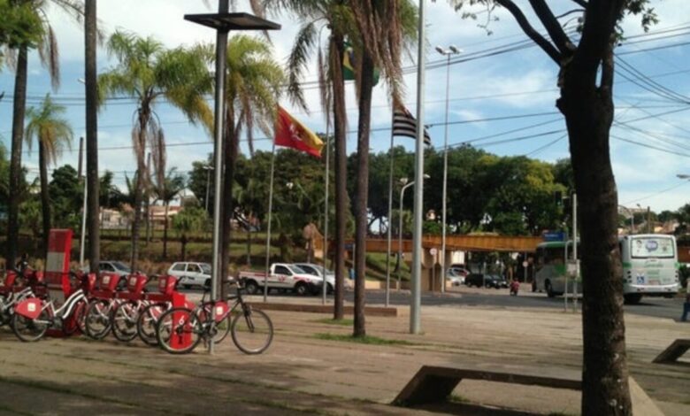 Praça da Bandeira é revitalizada e moradores da região comemoram