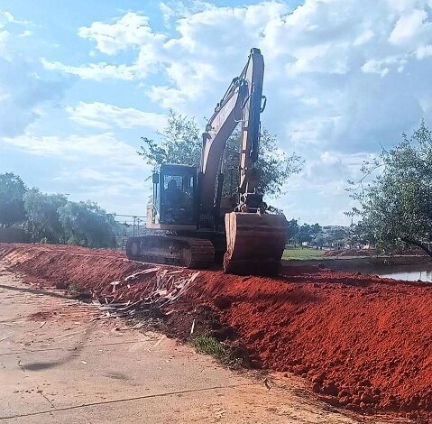 Muro de contenção é construído no Jardim Maria do Carmo em Sorocaba. (Foto: Saae/Sorocaba).