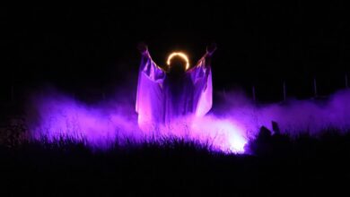 Paixão de Cristo reúne multidão no Parque dos Espanhóis na sexta (29). (Foto: Eduardo Santinon/Secom Sorocaba).