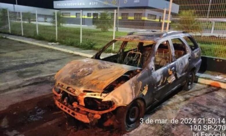 Perigo na pista! Raposo Tavares é interditada após carro pegar fogo neste domingo (03)