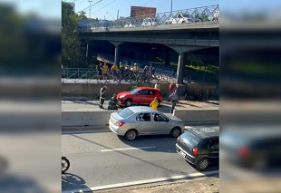 ACIDENTE TRÁGICO: Piloto e garupa sofrem acidente FATAL no centro de Sorocaba neste sábado (27). (Foto: Sorocabanices/Divulgação)