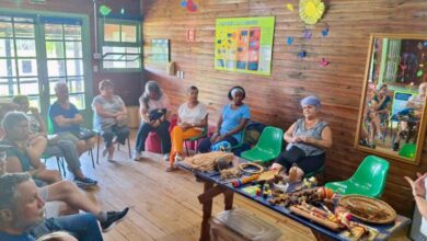 Clube da Melhor Idade “Roda Viva” realiza encontro no Parque da Biquinha tendo como tema a cultura indígena; Atividade acontece 1 vez por semana. (Foto: Sema/Divulgação)