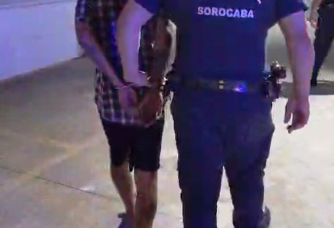 Homem de 46 anos é detido em flagrante pela GCM após furtar celular no centro de Sorocaba. (Foto: GCM).