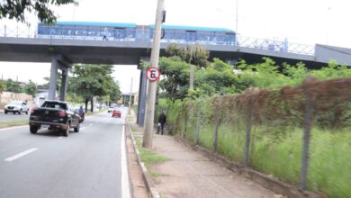 Viaduto Jânio Quadros recebe obras de recapeamento nesta terça-feira (16). (Foto: Michelle Alves)