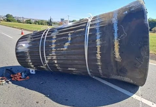 ACIDENTE EM SOROCABA: Carreta TOMBA e carga causa CONGESTIONAMENTO em rodovia. (Foto: Artesp/Divulgação).
