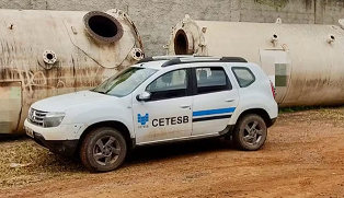 CRIME AMBIENTAL: Polícia FECHA EMPRESA suspeita na Zona Industrial na terça (14)