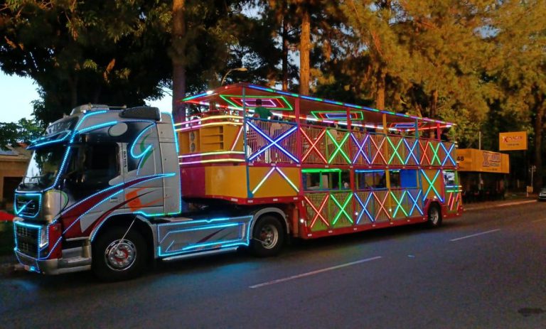 AÇÃO BENEFICENTE: Carreta da Alegria passa pelo Parque das Águas para contribuir com o Fundo Social de Solidariedade durante o último domingo (19). (Foto: Divulgação)