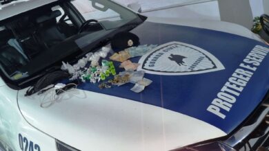 GCM em ação, FLAGRA ADOLESCENTE vendendo DROGAS em Sorocaba na noite de domingo (5). (Foto: GCM/Divulgação).