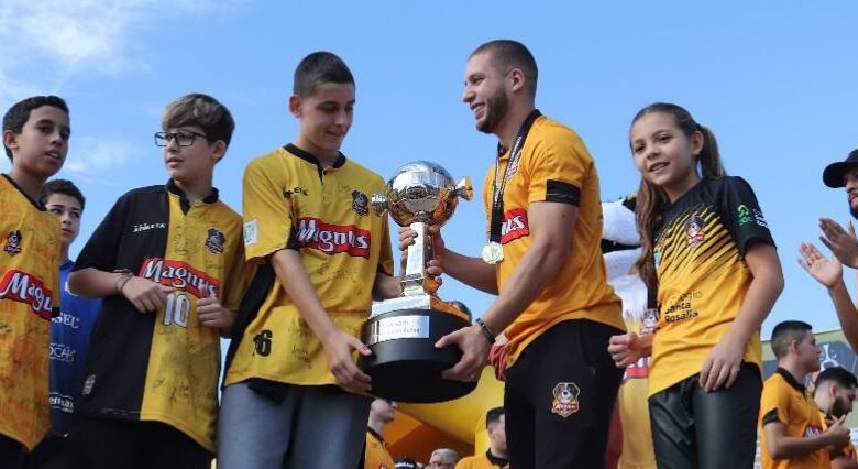 TROFÉU DE CAMPEÃO da Conmebol Libertadores Futsal 2024 é entregue em Sorocaba