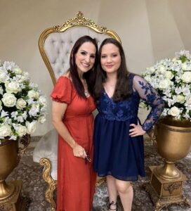 A Busca pela Beleza Ideal: Cirurgias Plásticas na Adolescência