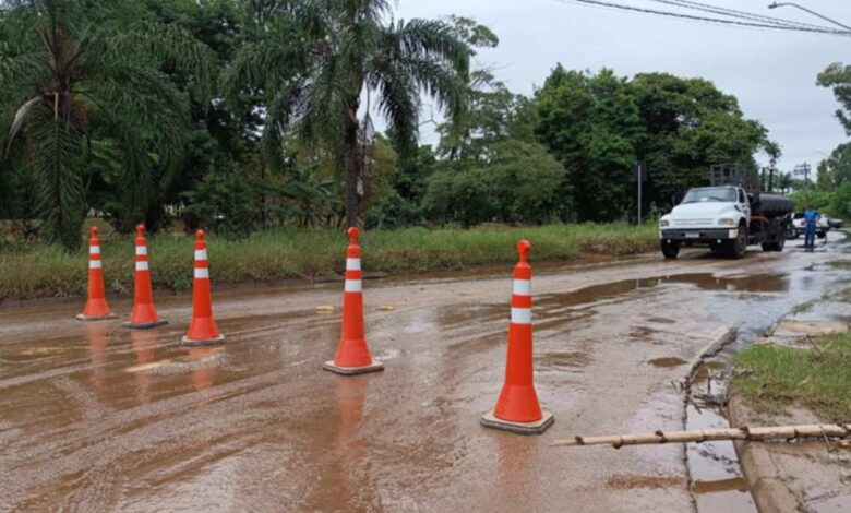 Chuvas fortes bloqueiam Avenida 15 de agosto em Sorocaba